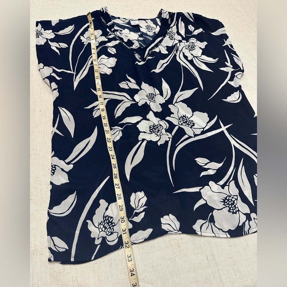 Kona Sol Navy and White Floral Swim Coverup 🌴☀️ - Picture 7 of 9